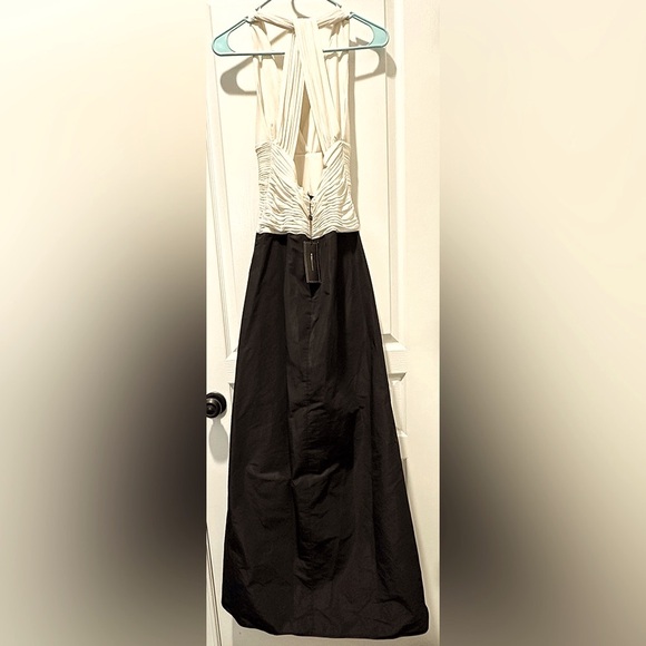 NWT BCBGMaxAzria Gardenia Halter Neck Gown Pleated Cream Crepe & Black Taffeta - Picture 7 of 13